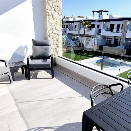 Penthouse Innovabeach Punta Prima דירה *